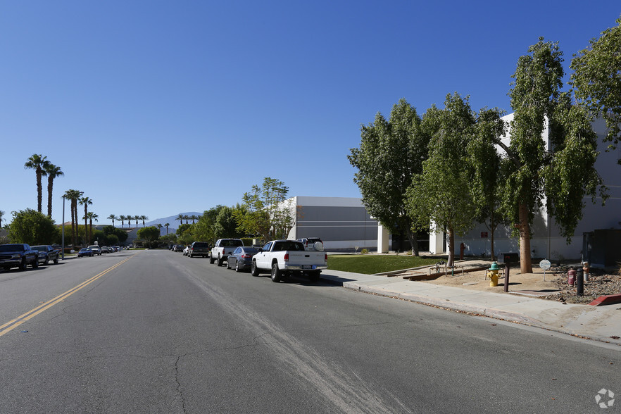 39625 Entrepreneur Ln, Palm Desert, CA à louer - Photo du bâtiment - Image 3 de 4