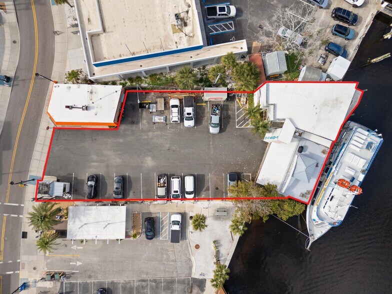 810 Dodecanese Blvd, Tarpon Springs, FL à vendre - Photo du bâtiment - Image 3 de 49