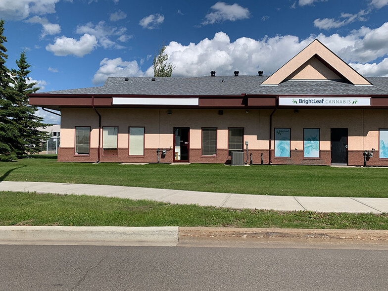 130 Broadway Blvd, Sherwood Park, AB à louer - Photo du bâtiment - Image 3 de 18