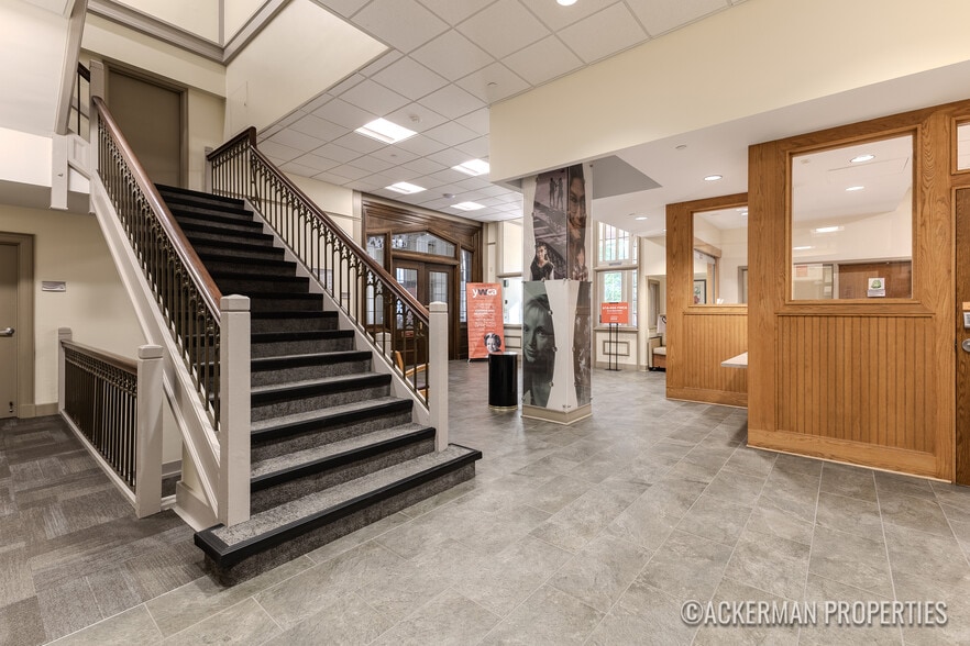 25 Sheldon Ave SE, Grand Rapids, MI à vendre - Photo du bâtiment - Image 3 de 28