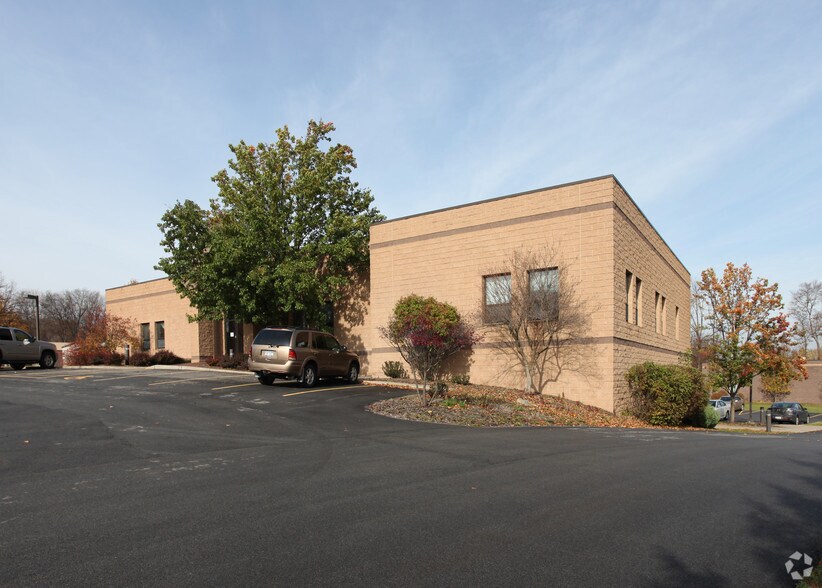 101 Victor Heights Pky, Victor, NY à louer - Photo du bâtiment - Image 2 de 8