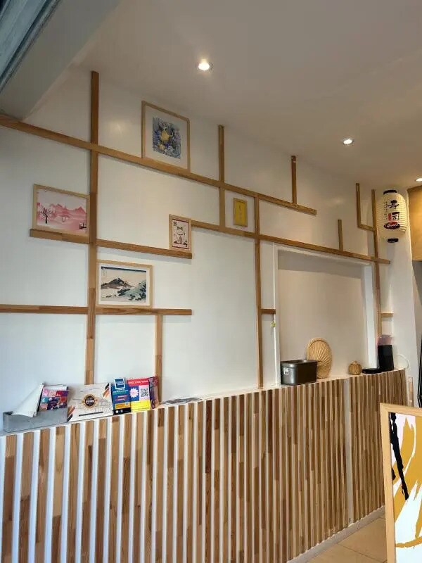 Retail in Bordeaux for lease Interior Photo- Image 1 of 5