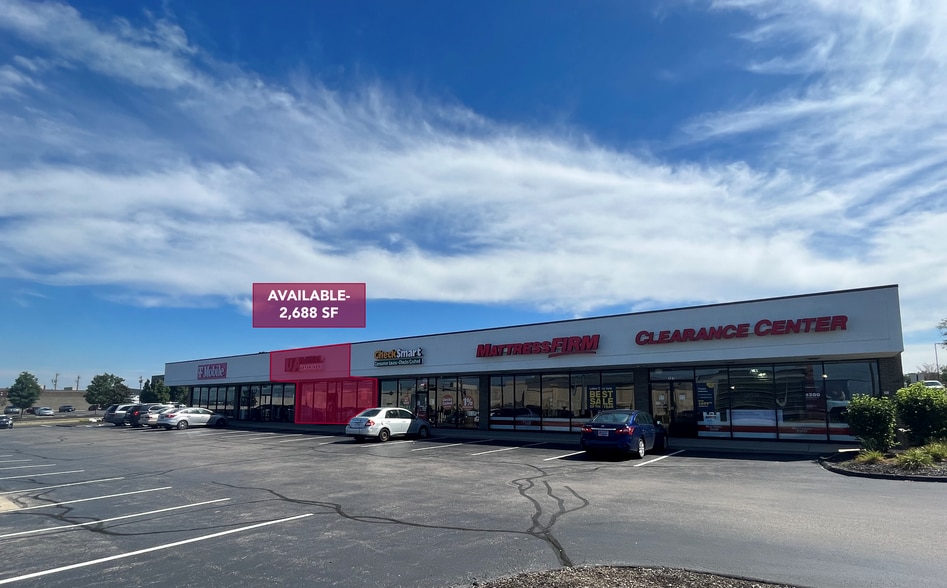 125-139 E Kemper Rd, Cincinnati, OH for lease - Building Photo - Image 2 of 8