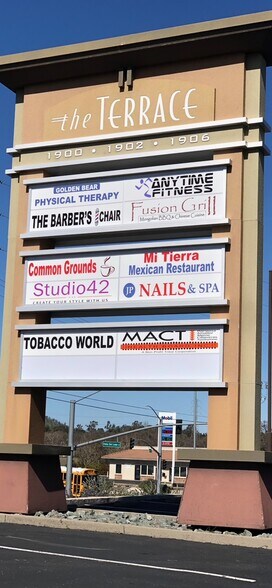 1906 Vista Del Lago Dr, Valley Springs, CA à louer - Photo du bâtiment - Image 3 de 14