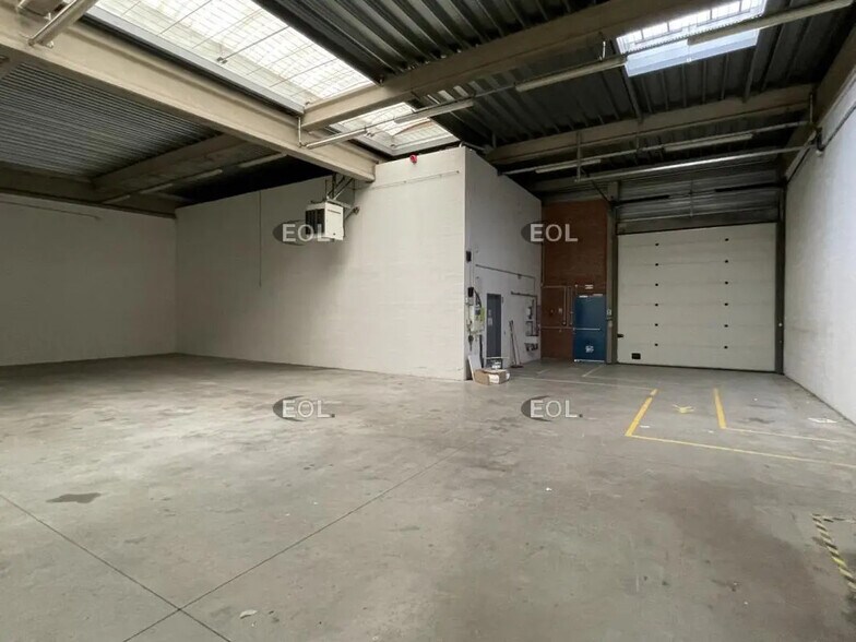 Flex in Chambly for lease - Building Photo - Image 2 of 6