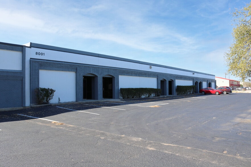 8001 Mainland Dr, San Antonio, TX à louer - Photo du bâtiment - Image 2 de 10