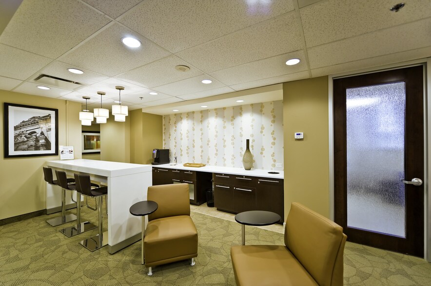 1 Rideau St, Ottawa, ON à louer - Photo intérieure - Image 2 de 9