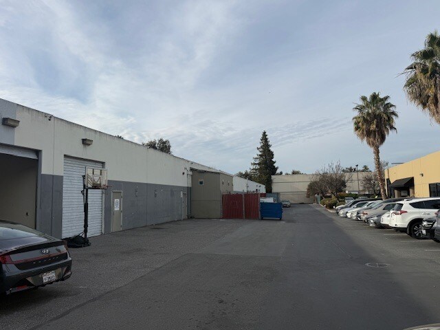 1931-1935 Las Plumas Ave, San Jose, CA à vendre - Photo du bâtiment - Image 3 de 7