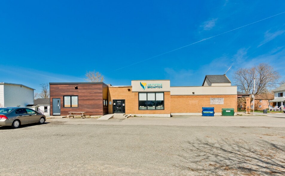 22 Rue Saint-Joseph, Sherbrooke, QC à louer - Photo du bâtiment - Image 3 de 14