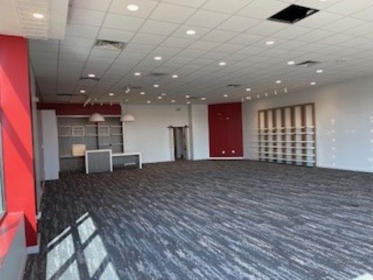 2211-2235 Sycamore Rd, Dekalb, IL à louer - Photo intérieure - Image 2 de 8