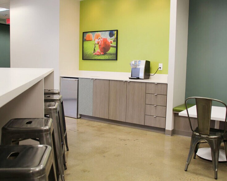 6671 Southwest Fwy, Houston, TX à louer - Photo intérieure - Image 3 de 38