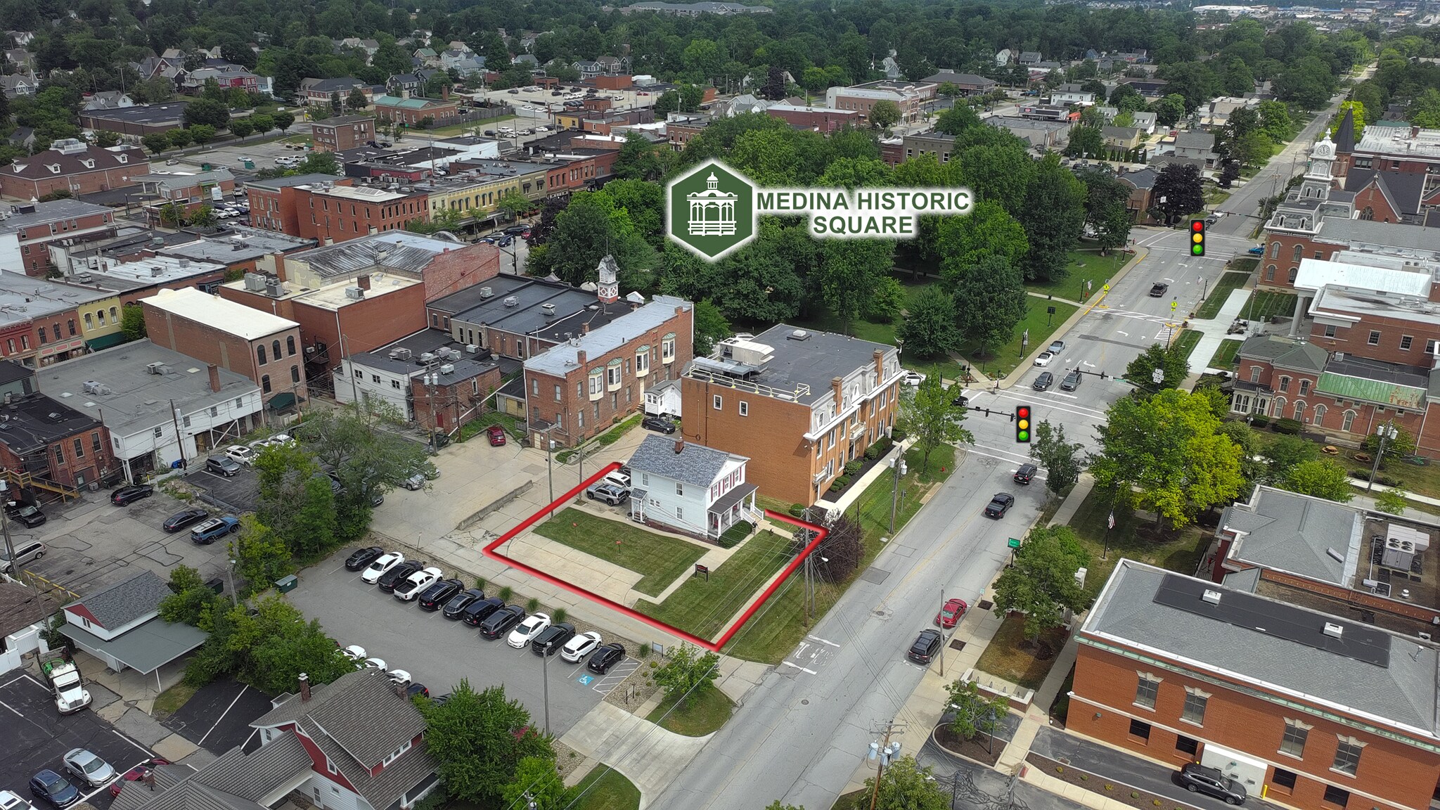 209 S Broadway St, Medina, OH à vendre Photo du bâtiment- Image 1 de 9