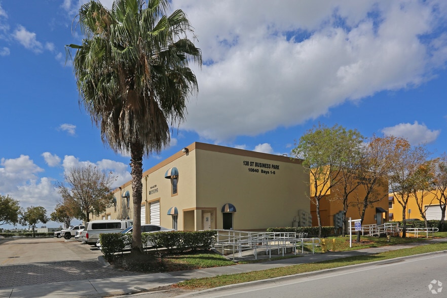 10840 NW 138th St, Hialeah, FL à louer - Photo principale - Image 2 de 15