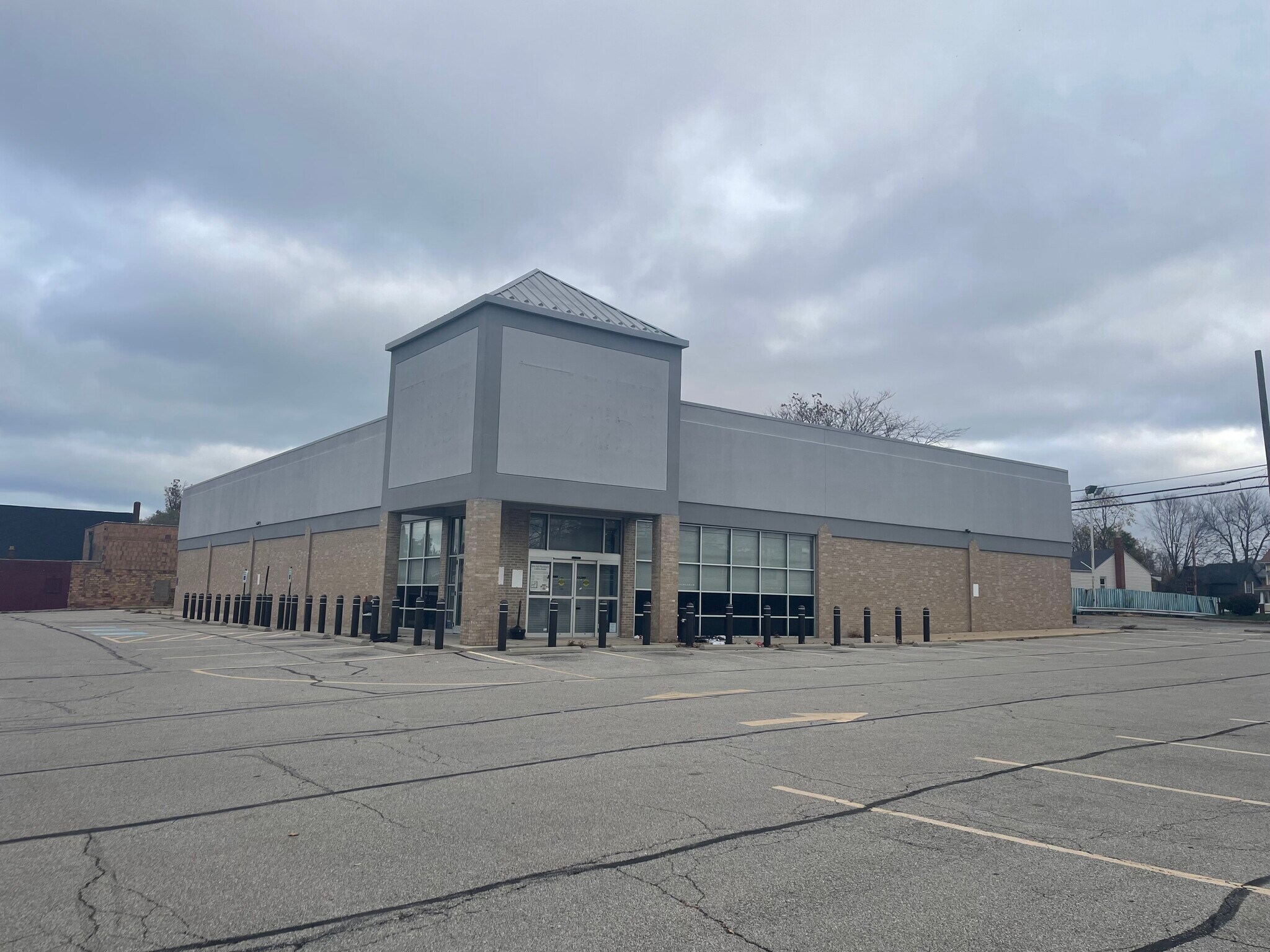 2709 Broadway, Lorain, OH for lease Building Photo- Image 1 of 7