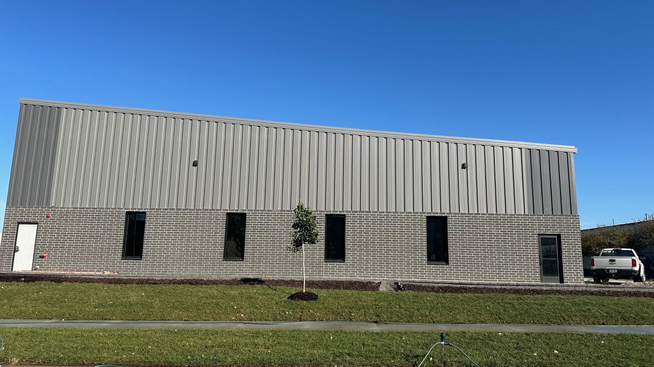 1035 SE Frontier Ave, Waukee, IA for lease Building Photo- Image 1 of 5