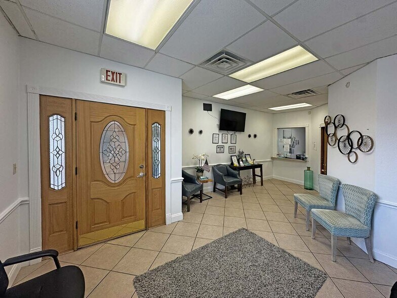 9947 N MacArthur Blvd, Irving, TX à vendre - Hall d’entrée - Image 2 de 6