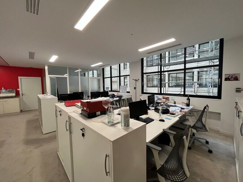 9 Avenue Percier, Paris for lease - Interior Photo - Image 2 of 6