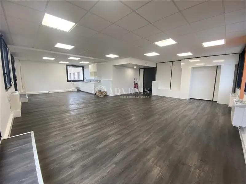 Office in Guyancourt for lease Interior Photo- Image 1 of 6