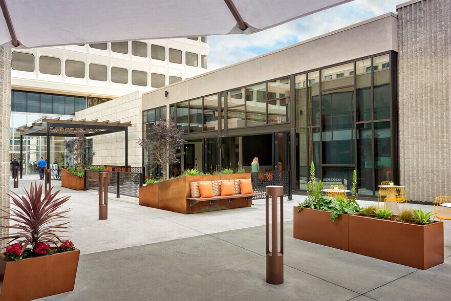 444 Castro St, Mountain View, CA à louer - Photo du bâtiment - Image 2 de 13