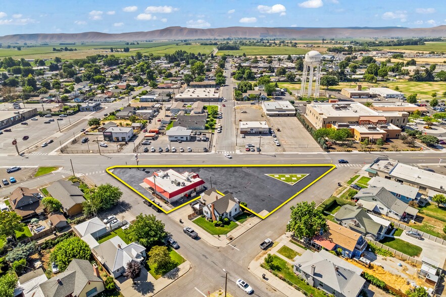 401 W 1st Ave, Toppenish, WA for sale - Building Photo - Image 3 of 11