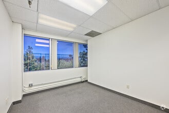 225 W Hospitality Ln, San Bernardino, CA à louer Photo du bâtiment- Image 2 de 2