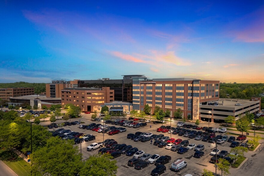 800 Biesterfield Rd, Elk Grove Village, IL for lease - Building Photo - Image 1 of 9