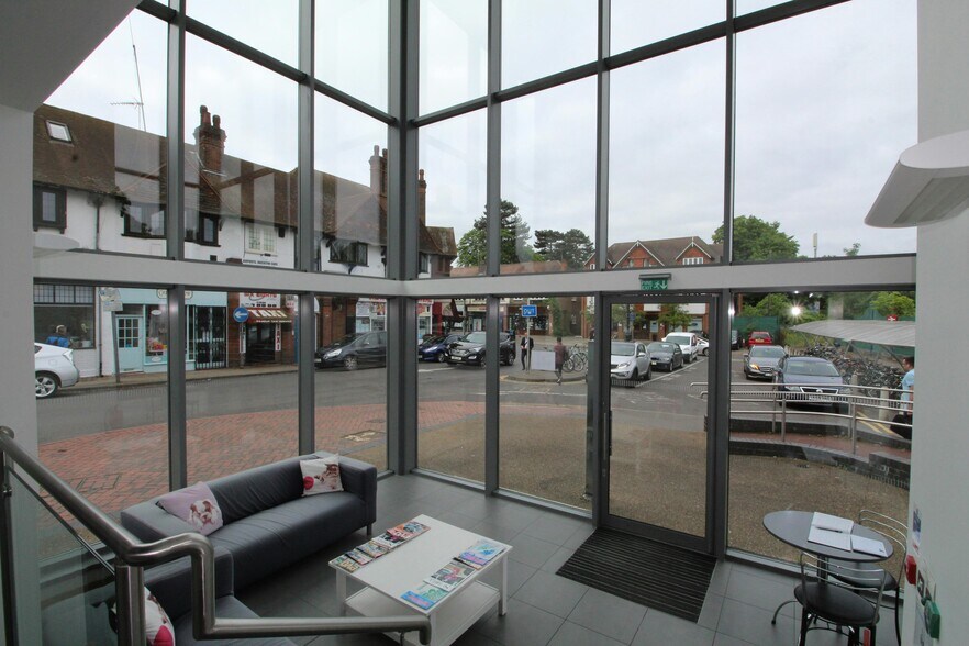 Station Appr, West Byfleet for lease - Building Photo - Image 2 of 2