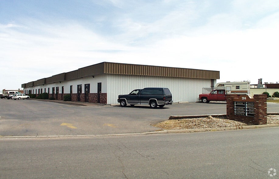 204 N Link Ln, Fort Collins, CO à louer - Photo du bâtiment - Image 3 de 11