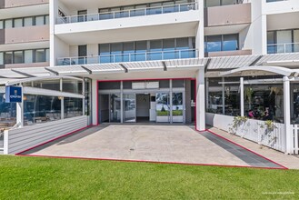 15-17 Honeysuckle Dr, Newcastle à louer Photo du bâtiment- Image 1 de 11