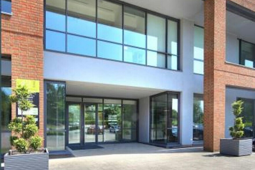 42 Kings Hill Ave, West Malling à louer - Photo du bâtiment - Image 2 de 2