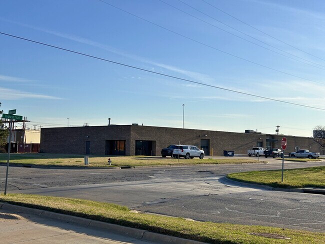 Plus de détails pour 2106 E Industrial St, Wichita, KS - Industriel à louer