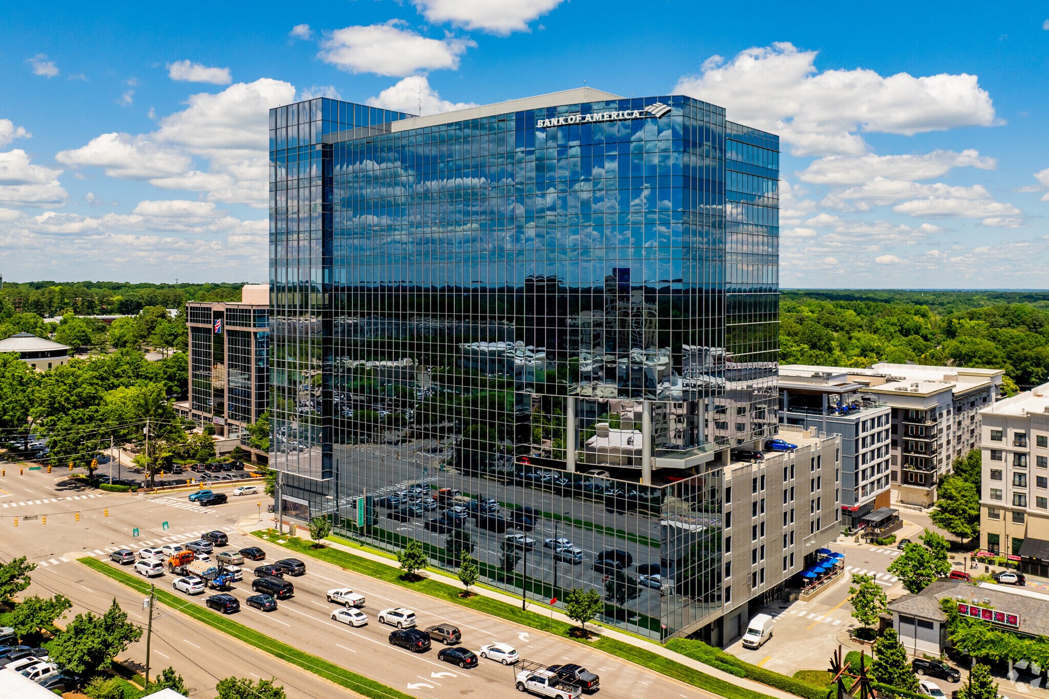 4242 Six Forks Rd, Raleigh, NC à louer Photo du bâtiment- Image 1 de 42