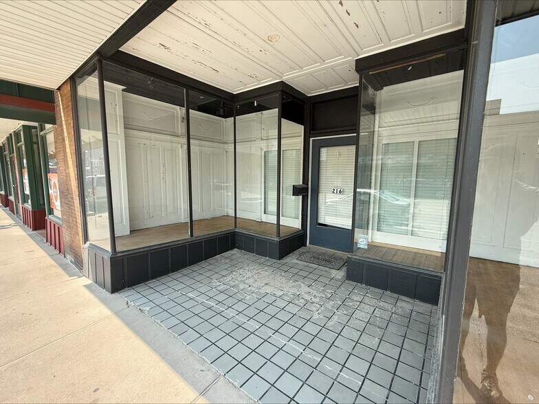 216 S Main St, Monmouth, IL à louer - Photo du bâtiment - Image 3 de 27