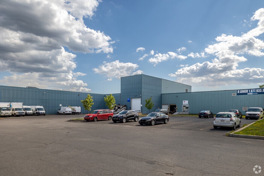 2270-2294 Rue De La Province, Longueuil, QC à louer - Photo du bâtiment - Image 3 de 6