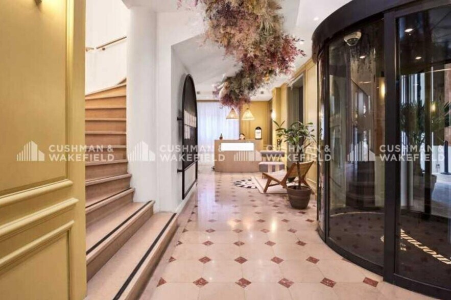 6 Rue De Penthièvre, Paris à louer - Photo du bâtiment - Image 2 de 7