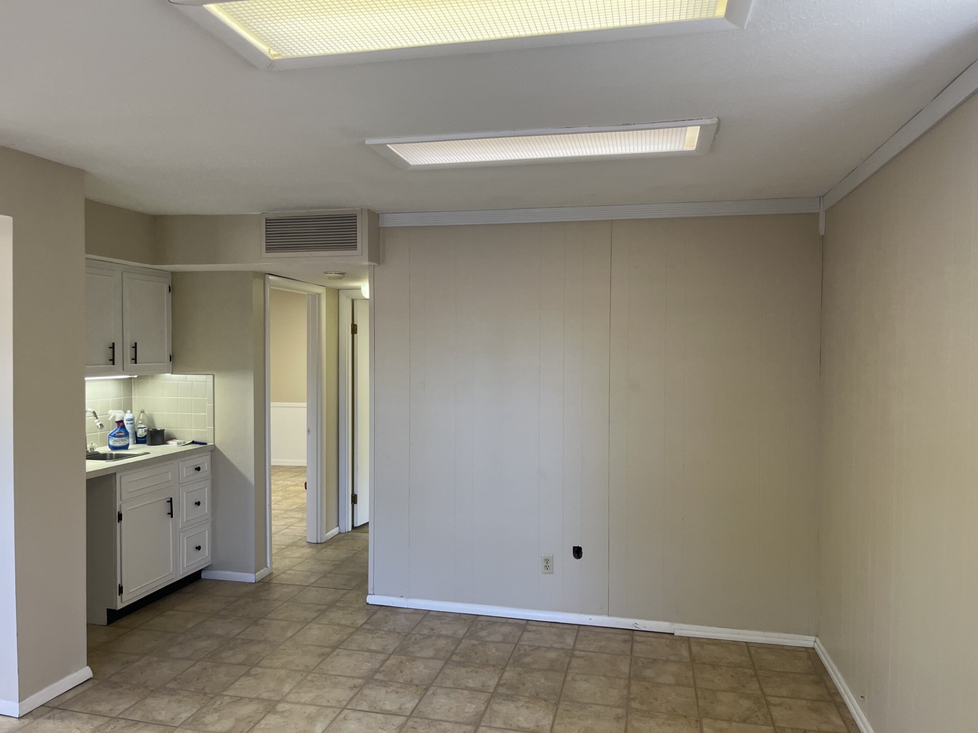 2491 Sycamore Ln, West Lafayette, IN for lease Interior Photo- Image 1 of 6