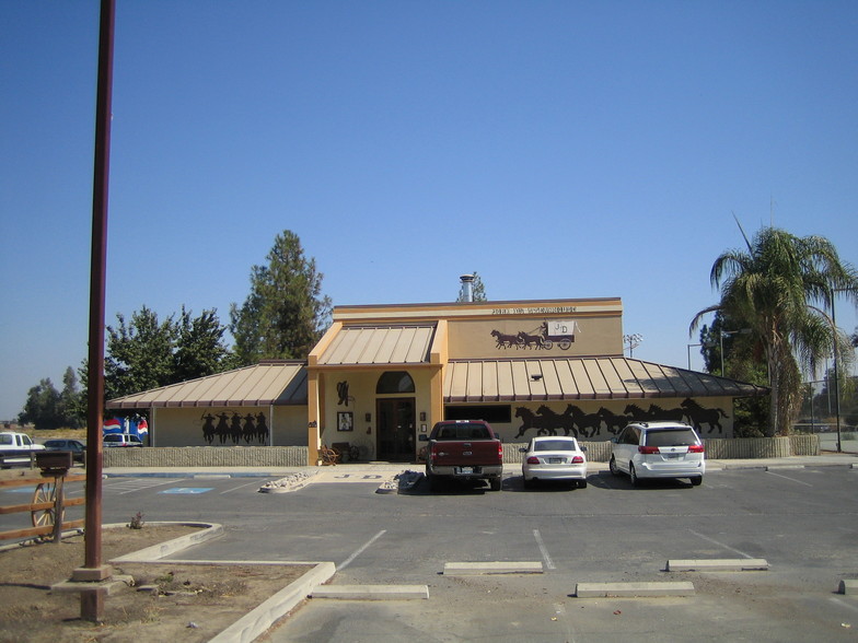 850 E D St, Lemoore, CA for sale - Building Photo - Image 1 of 1