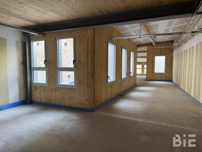Office in Bordeaux for lease - Building Photo - Image 2 of 7