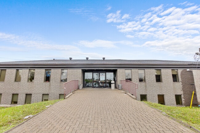 Plus de détails pour 3400 Rue du Marché, Dollard-des-Ormeaux, QC - Bureau à louer