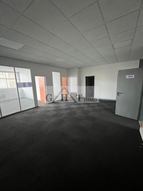 Office in Saint-Ouen-sur-Seine for lease Building Photo- Image 1 of 10