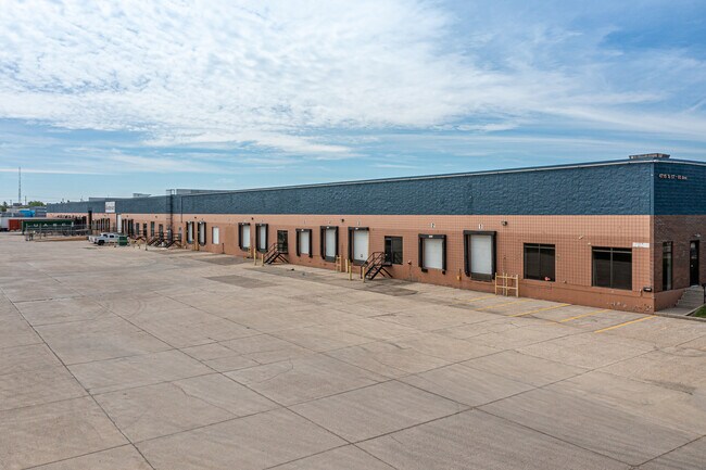 Plus de détails pour 4715-4757 93 Ave, Edmonton, AB - Industriel à vendre