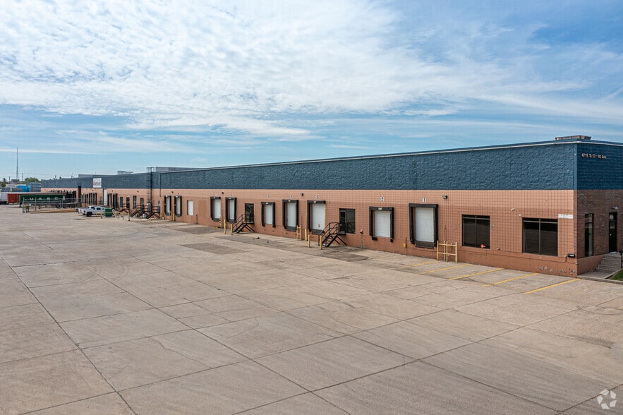 4715-4757 93 Ave, Edmonton, AB à louer - Photo du bâtiment - Image 1 de 4