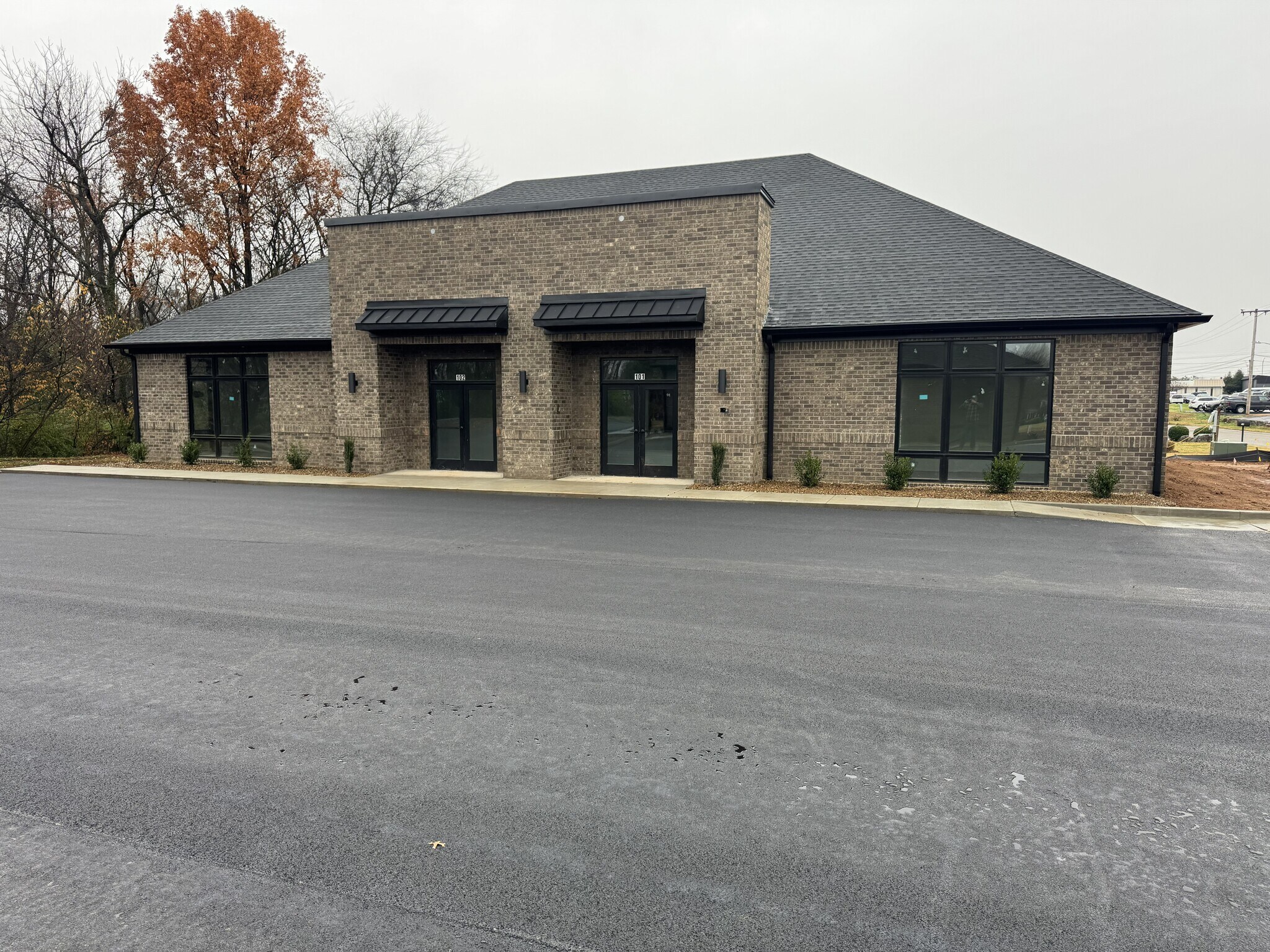 140 E Professional Park Ct, Bowling Green, KY for lease Building Photo- Image 1 of 5