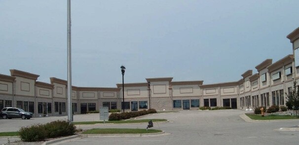 976 American Dr, Neenah, WI à louer - Photo du bâtiment - Image 2 de 4