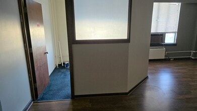 245 4th St, Bremerton, WA for lease Interior Photo- Image 2 of 4