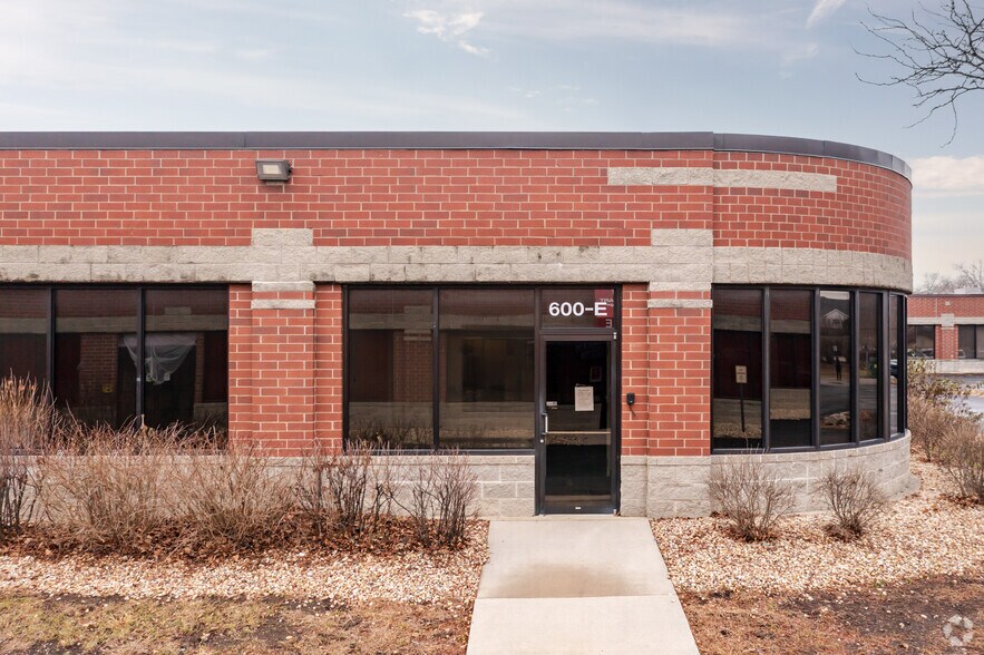 620-630 Tollgate Rd, Elgin, IL à louer - Photo du bâtiment - Image 3 de 7