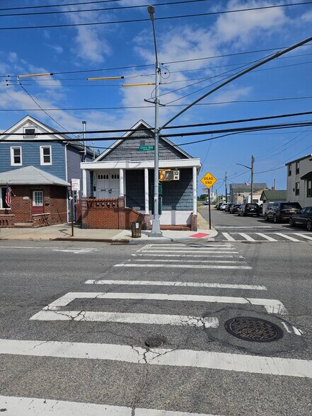 1238 Cross Bay Blvd, Broad Channel, NY à vendre - Photo du bâtiment - Image 3 de 17