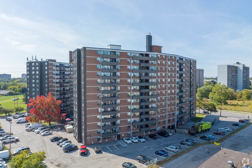 1385 Midland Ave, Toronto, ON à vendre - Photo du bâtiment - Image 1 de 4
