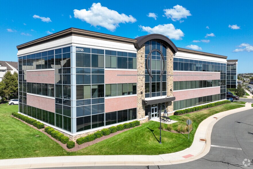 20755 Williamsport Pl, Ashburn, VA à vendre - Photo du bâtiment - Image 1 de 6