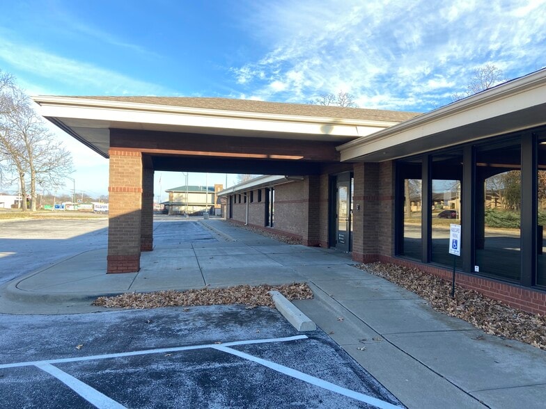 2730 E Sunshine St, Springfield, MO à vendre - Photo du bâtiment - Image 2 de 26